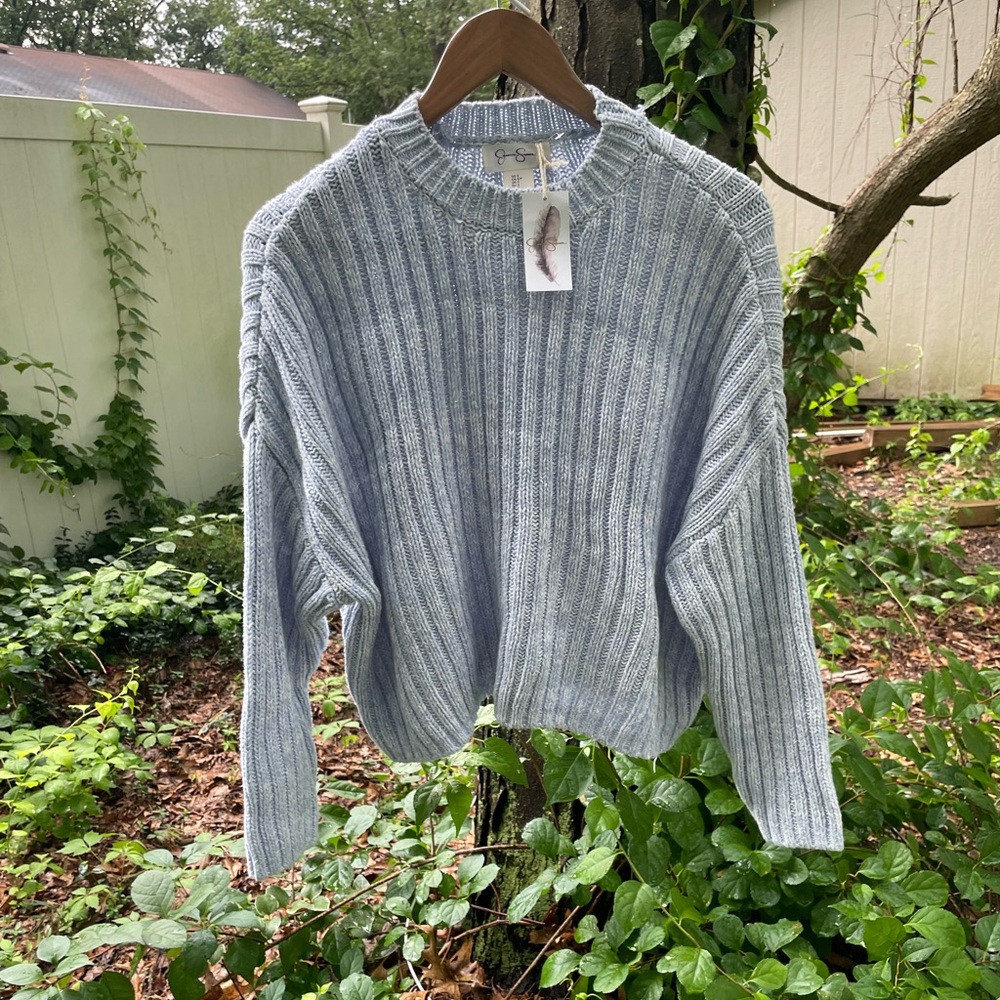 Jessica Simpson sweater